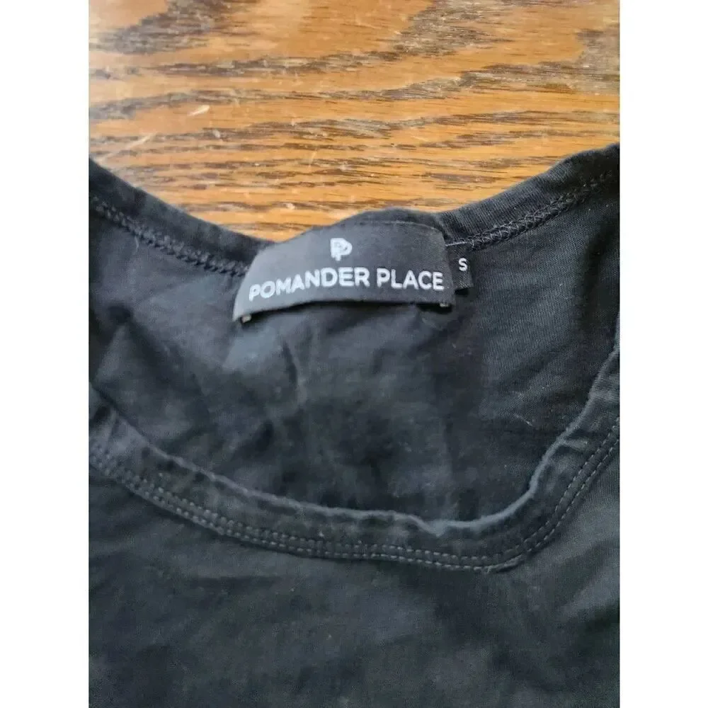 Pomander Place by Tuckernuck Black Vesty Crewneck Size Small
